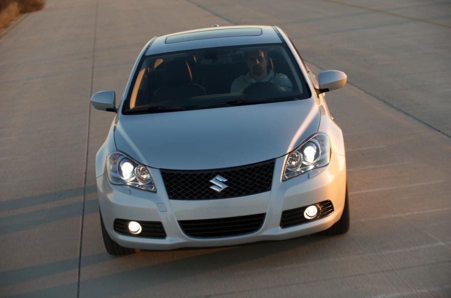  Suzuki Kizashi 2010 года  (фото 29 из 136)